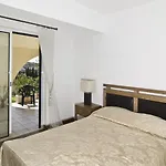607 Lorena Villa *