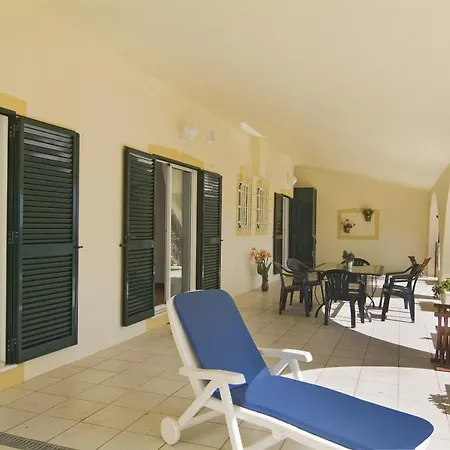 607 Lorena Villa